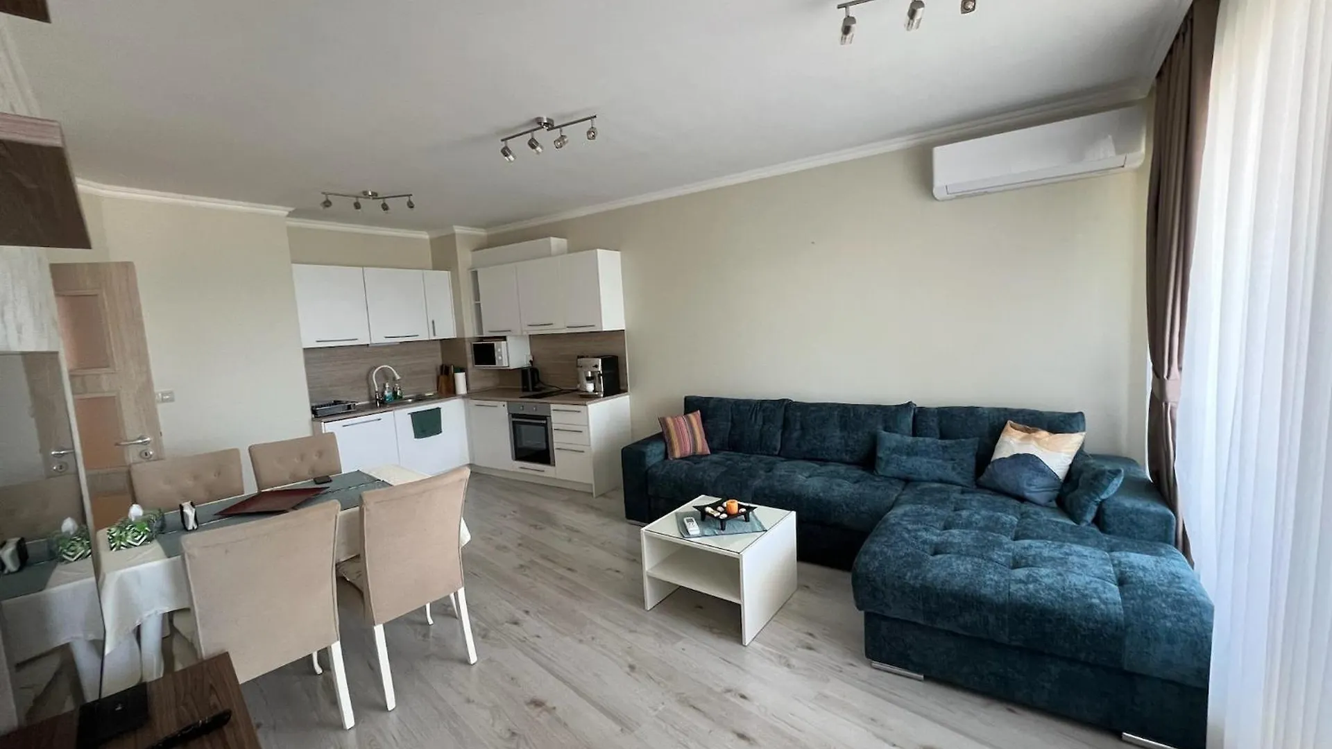 Seaside Serenity - Luxurious Beach-Front Apartment With A Refreshing Pool Varna 0*,  Bulgaria