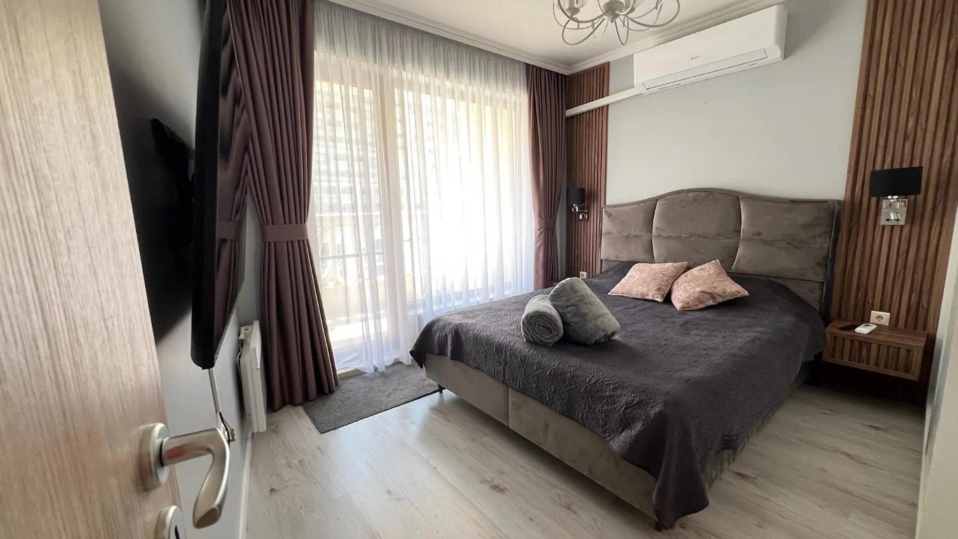 Seaside Serenity - Luxurious Beach-Front Apartment With A Refreshing Pool Varna Bulgaria