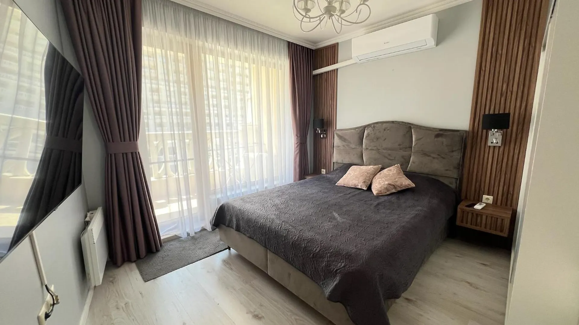 Seaside Serenity - Luxurious Beach-Front Apartment With A Refreshing Pool Varna Bulgaria